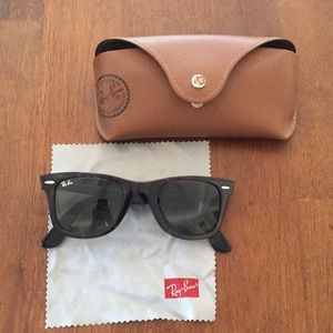 Ray-bans- Wayfarer Sunglasses with Case